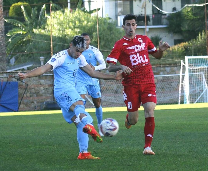 SANREMESE  Il centrocampista Roberto Maglione resta in biancoazzurro