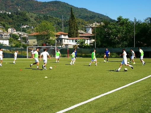 Una fase del riscaldamento dei ragazzi del Valdivara 5 Terre