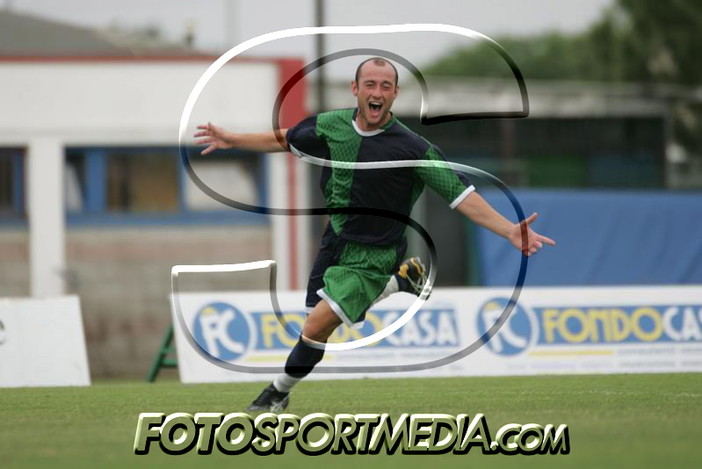 L'esultanza di Andrea Rei dopo il gol nello spareggio di Castelnuovo Sandrà (foto Luca Ghiglione/fotosportmedia.com)