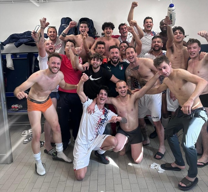 Il Borgo Rapallo in festa dopo la vittoria con l'Atletico Casarza