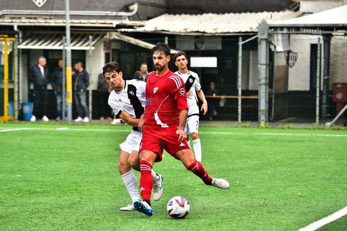 LAVAGNESE / MUTTON CAPOCANNONIERE DI TUTTA LA SERIE D, NIENTE SCONTI AI RAGAZZI DELL'ALBENGA