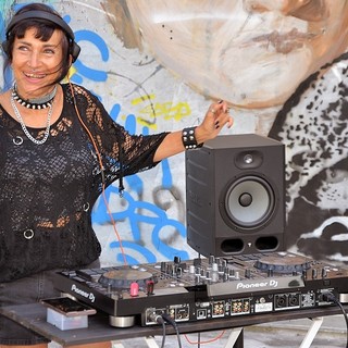 Musica - La dj spezzina Ross Roys pure sul Ponte del Diavolo