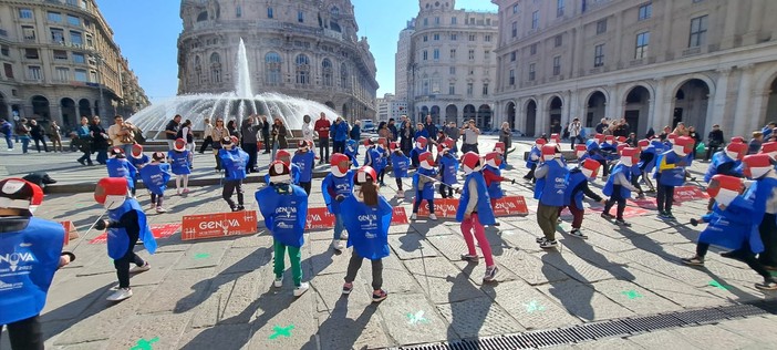 Cento giorni agli Europei &quot;Genova 2025. Studenti e società di Scherma in piazza De Ferrari con un flash mob