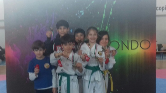 Cinquina d'oro (e un bronzo) per la Lanterna Taekwondo in Toscana