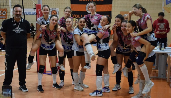 Pallavolo - Elsel Sp risfodera la 1.a squadra mentre festeggia l'U16